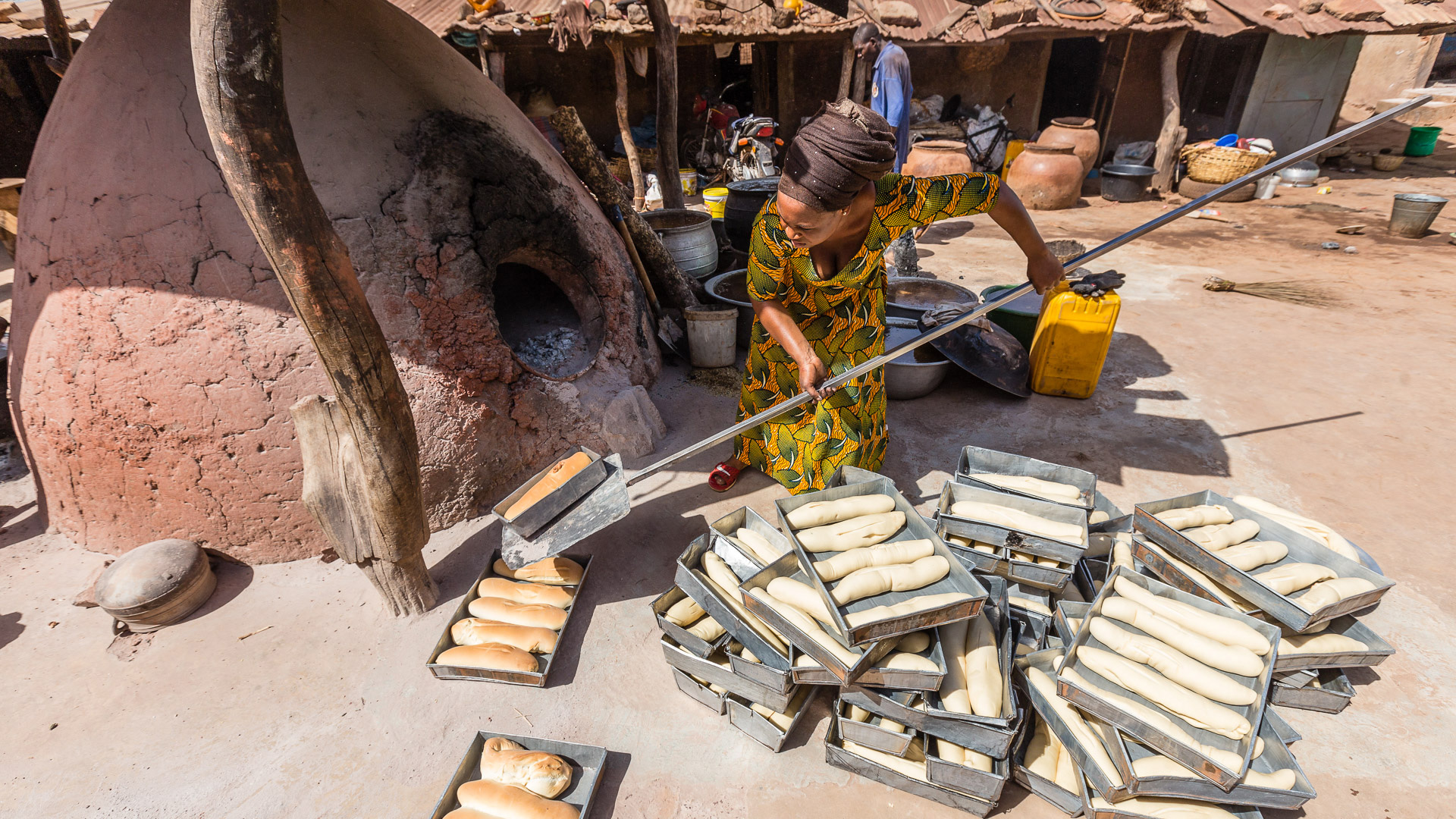 In Nalerigu, Ghana, the entrepreneurial women of the Kurayiri family run a bread baking business out of their family compound. 