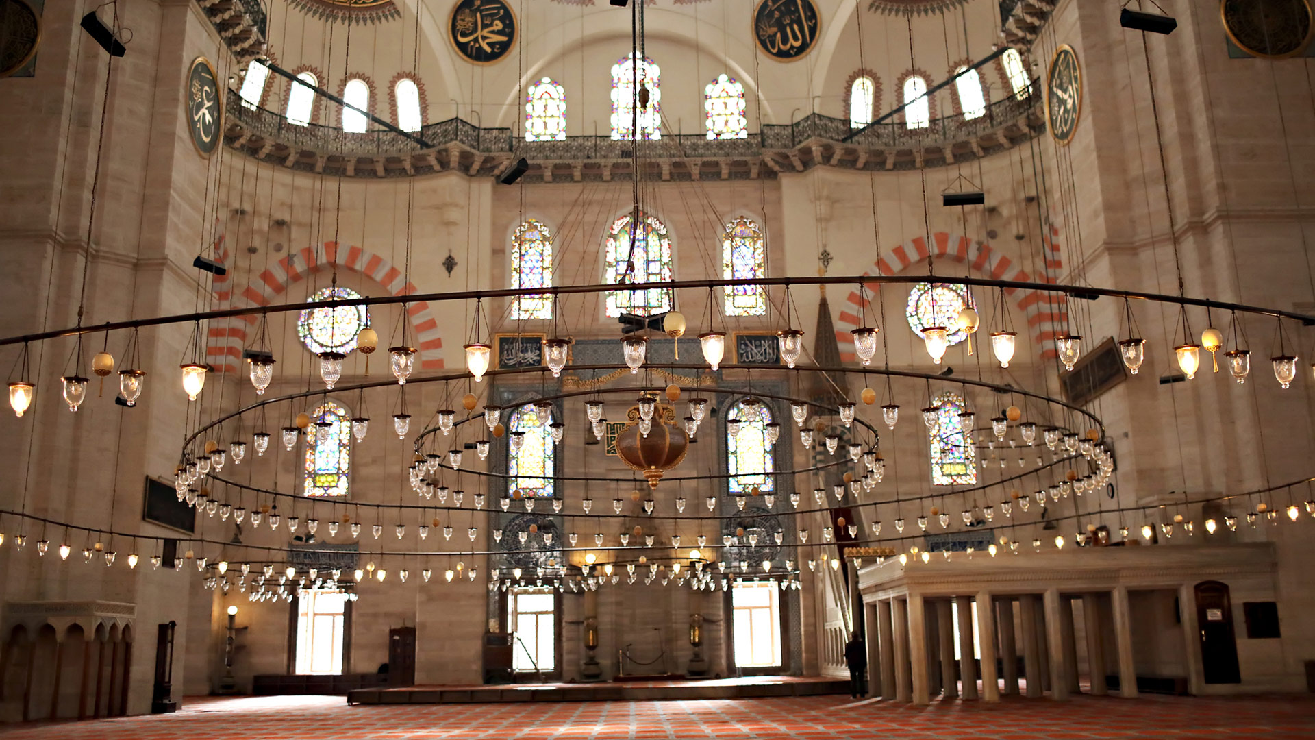 the interior of the Suleymaniye mosque