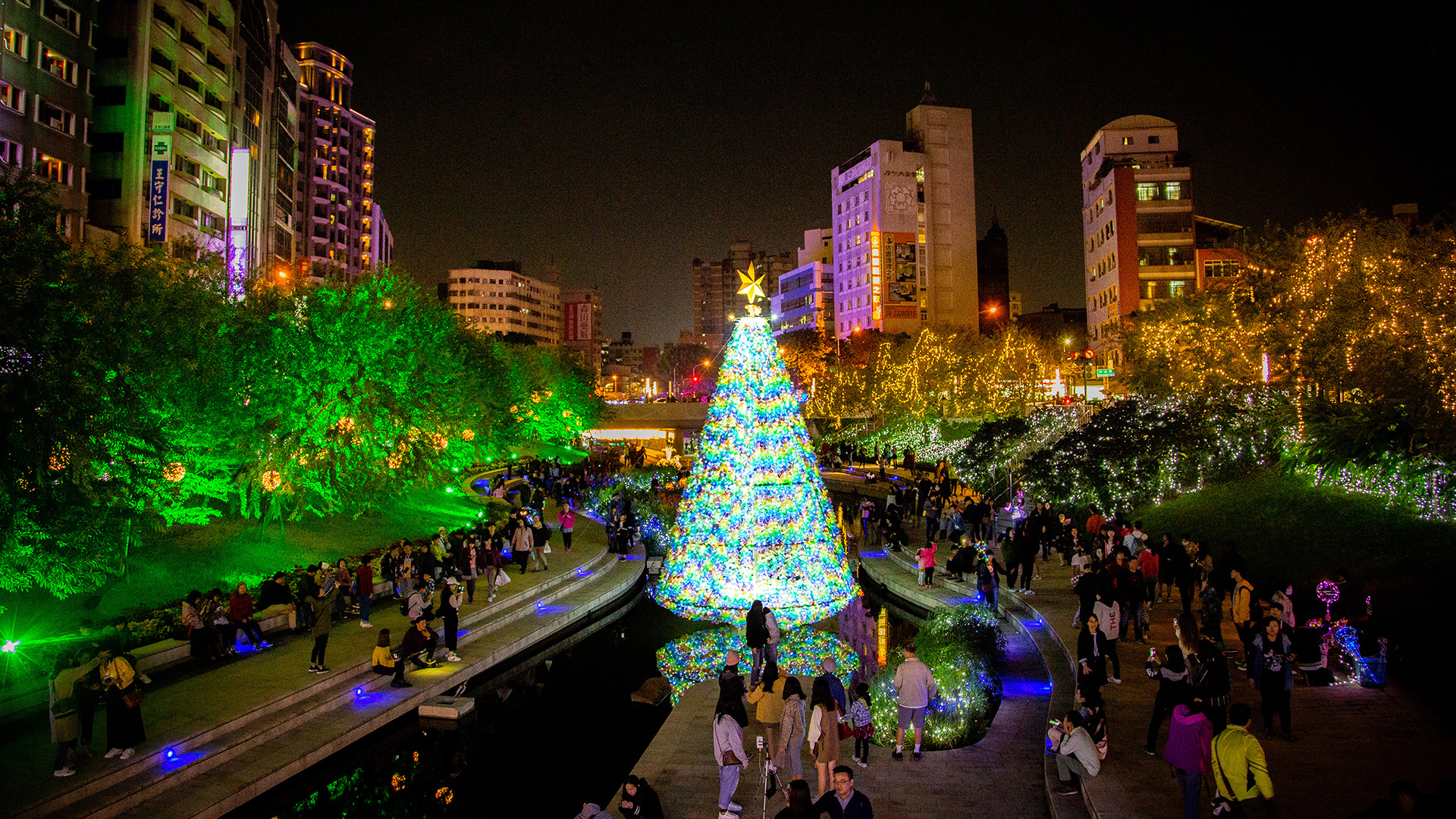 In Taiwan public parks are transformed into ‘winter wonderlands’ in December. 
