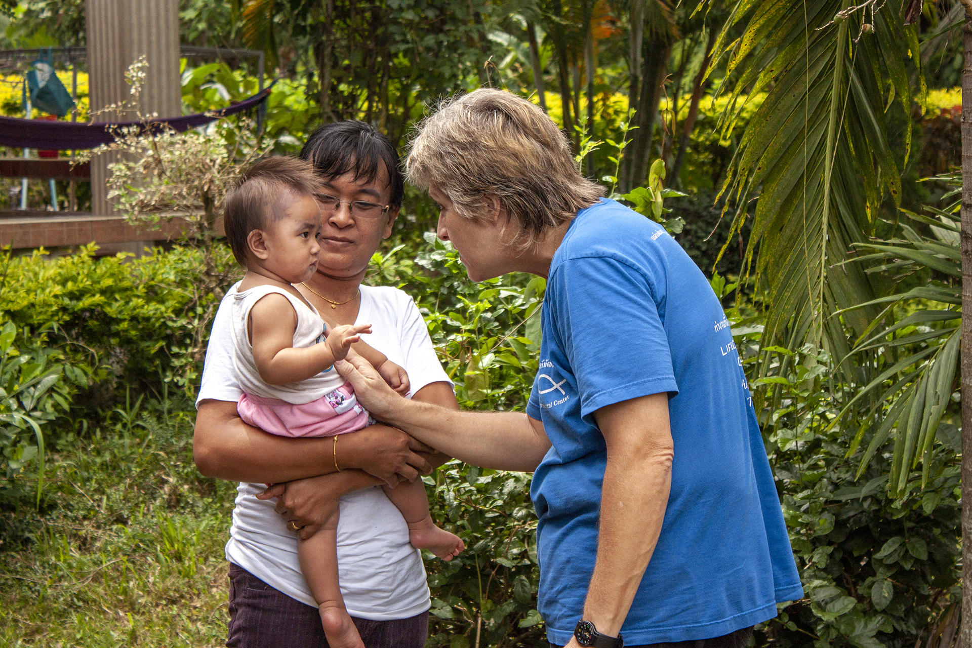 Jeri Whitfield spends time with a mother and baby during her second time on the mission field. Though she’d eventually leave for a time, her heart was always in Thailand. IMB Photo